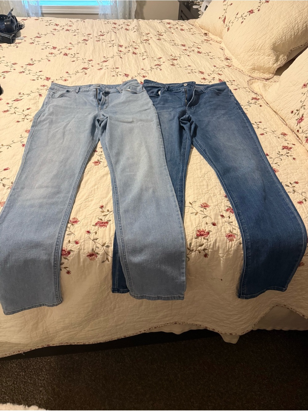 Old Navy Straight-Leg Jeans Duo in Light Blue and Dark Blue